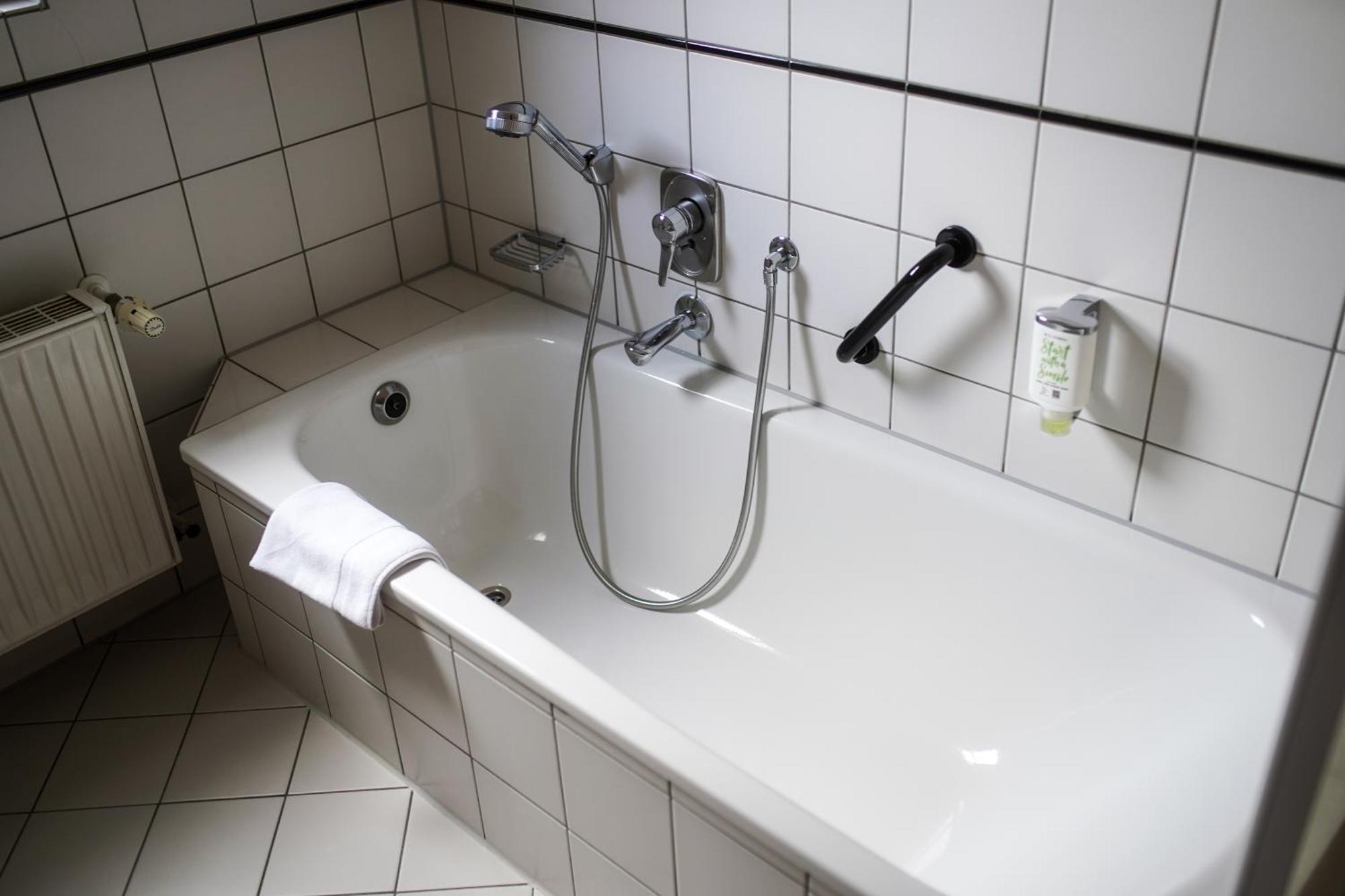 באד הומבורג וור דר הואה Hotel Erlenbacher Hof מראה חיצוני תמונה