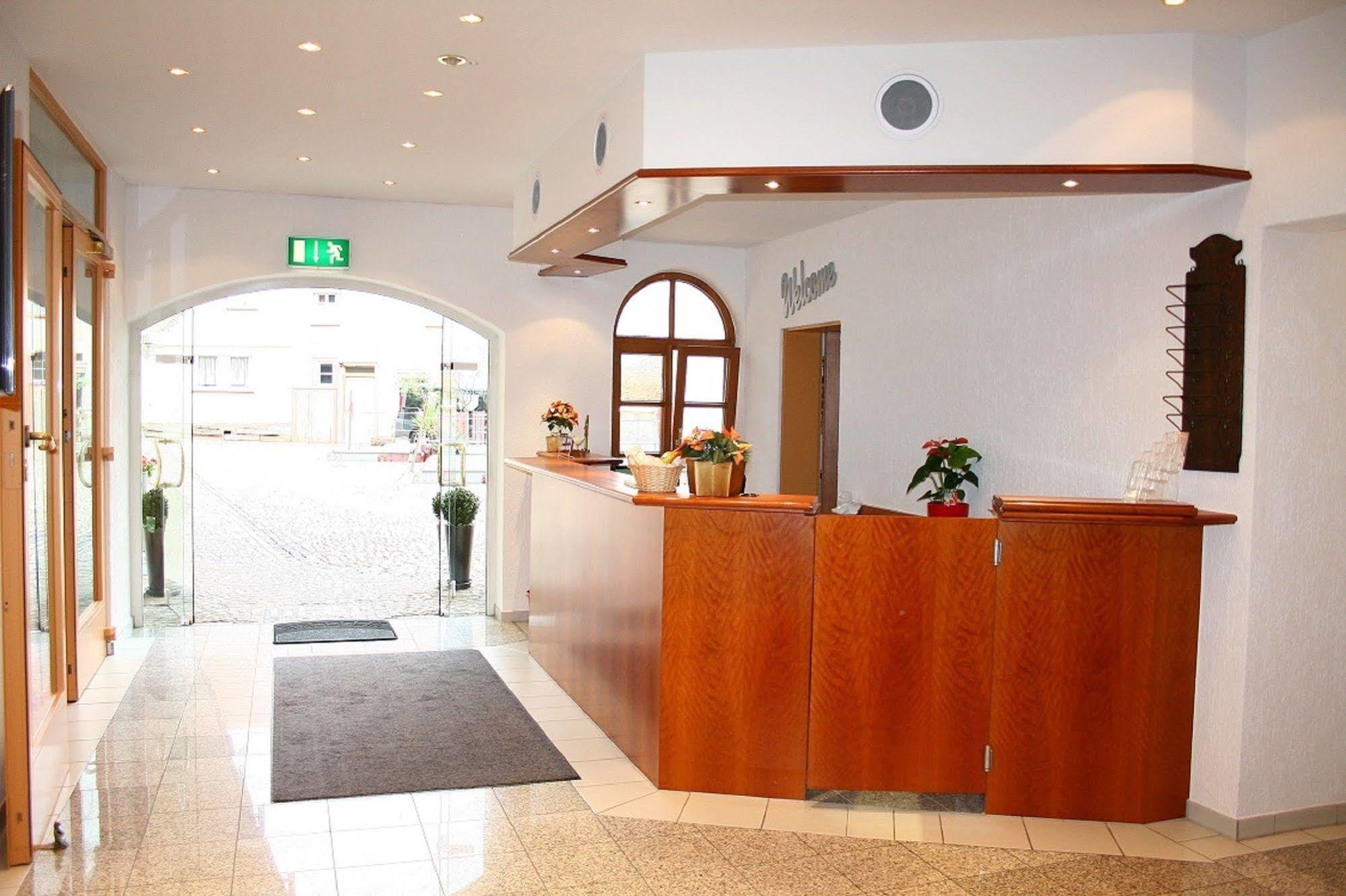 באד הומבורג וור דר הואה Hotel Erlenbacher Hof מראה חיצוני תמונה