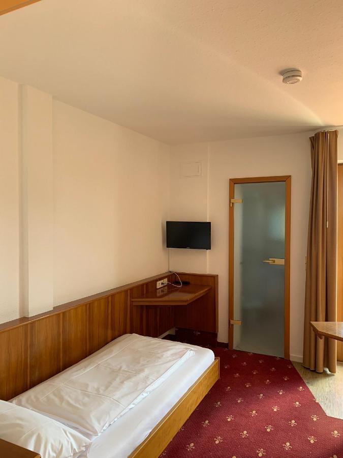 באד הומבורג וור דר הואה Hotel Erlenbacher Hof מראה חיצוני תמונה