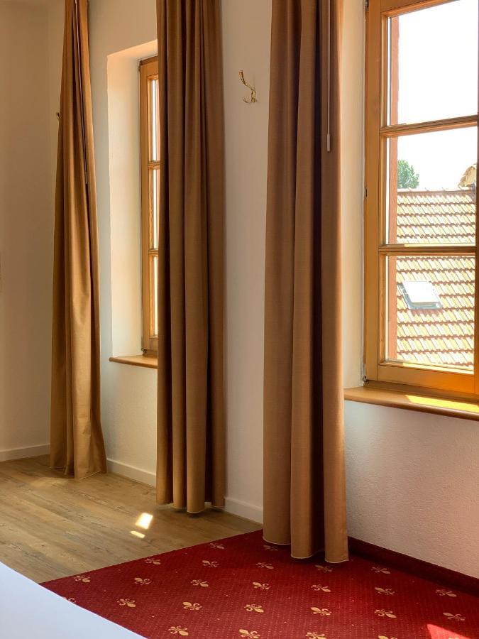 באד הומבורג וור דר הואה Hotel Erlenbacher Hof מראה חיצוני תמונה