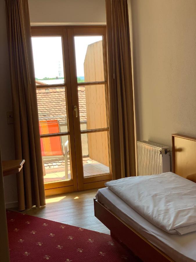 באד הומבורג וור דר הואה Hotel Erlenbacher Hof מראה חיצוני תמונה
